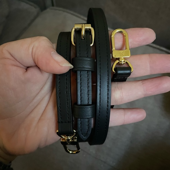 Authentic Louis Vuitton Black Leather Adjustable Crossbody Strap - Picture 5 of 6